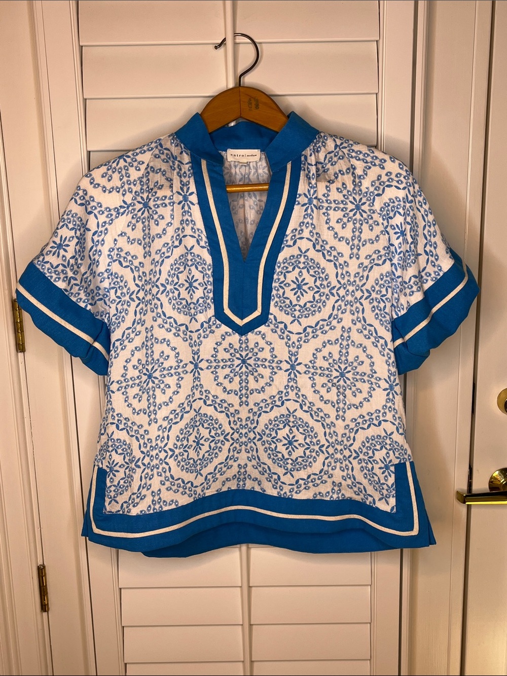 entro White Tunic with Blue Medallion Embroidery M